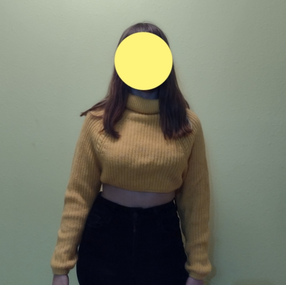 Small, yellow, knitted crop top (New Look)
